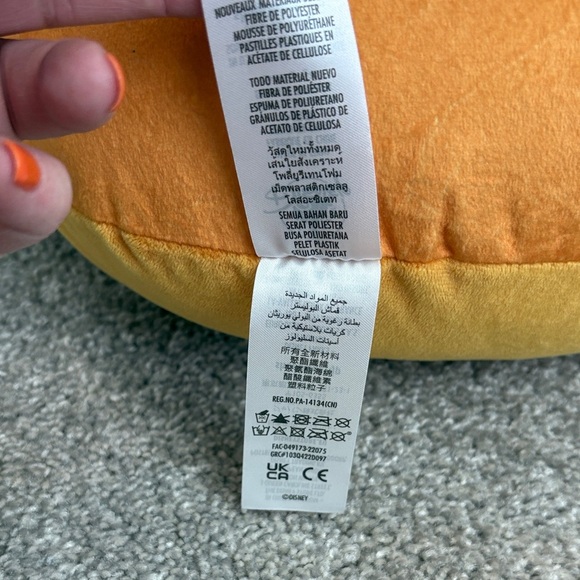 Disney Munchlings Pineapple Upside Down Cake Stitch NWT - Picture 10 of 11